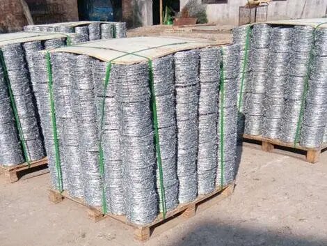 5-20kg/रोल जस्ती स्टील कांटेदार रेजर वायर BTO-22 सुरक्षा के लिए 10
