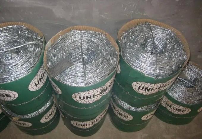5-20kg/रोल जस्ती स्टील कांटेदार रेजर वायर BTO-22 सुरक्षा के लिए 12
